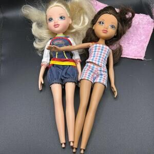 Moxie Girlz Bratz Fashion Doll Bundle Lot of 2 Dressed Dolls Blonde Brunette